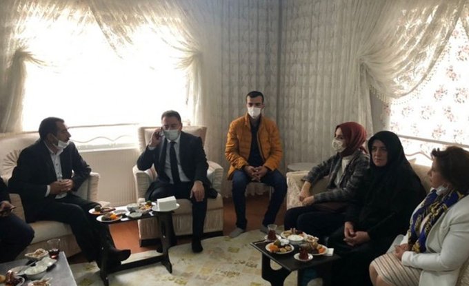 Babacan’dan Servet Turgut’un ailesine ziyaret