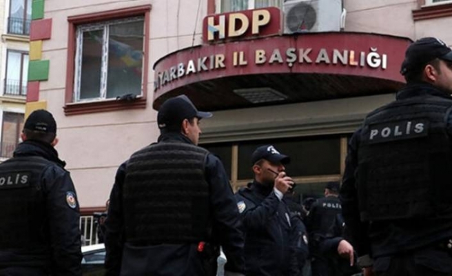 Polis, Diyarbakır HDP İl Örgütü’ne girip çıkanların isimlerini listeye alıyor