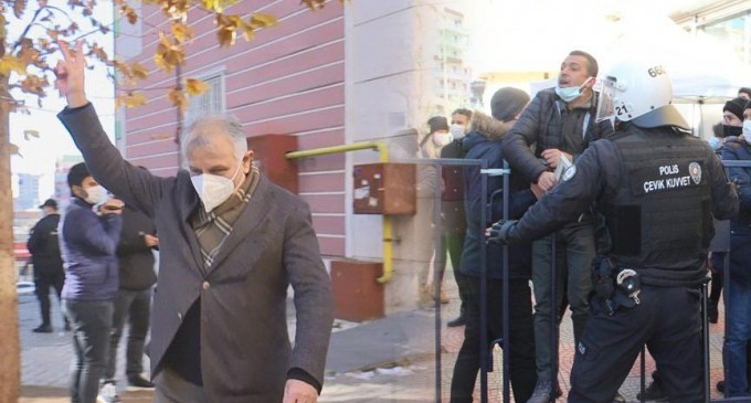 İşte kamera görüntüleri: Hakarete değil, zafer işaretine soruşturma