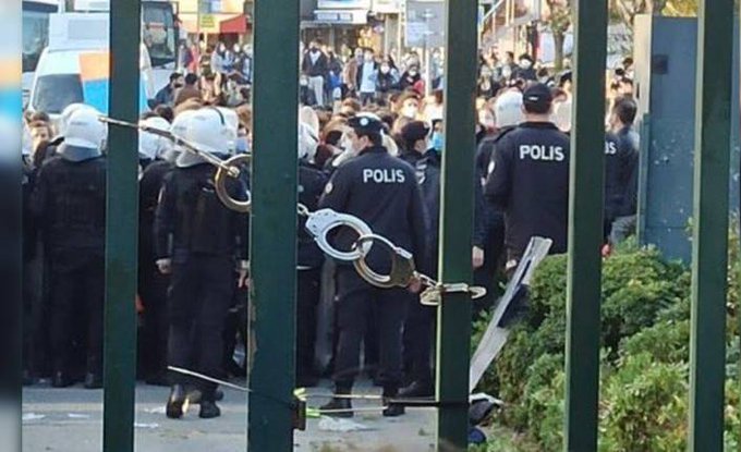 Boğaziçi Üniversitesi eylemlerinde gözaltına alınan 22 kişi adli kontrol şartıyla serbest bırakıldı