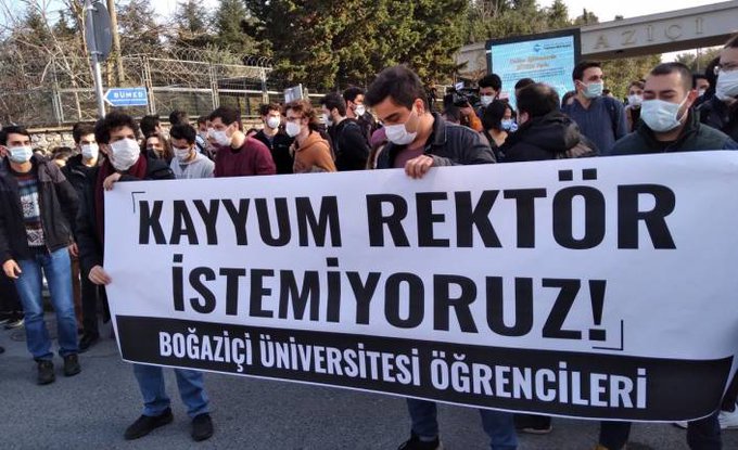 Boğaziçi Üniversitesi öğrencileri ev baskınlarıyla gözaltına alındı