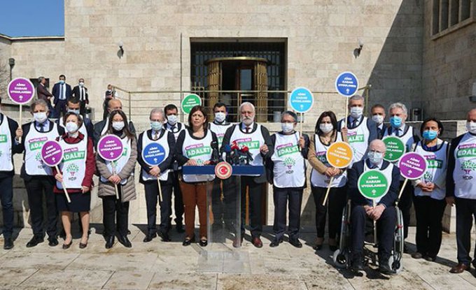 HDP Grup Başkanvekilleri Beştaş ve Saruhan Oluç, AİHM’in Demirtaş kararının uygulanmamasına ilişkin Meclis’te açıklama yaptılar
