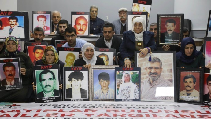İHD Diyarbakır Şubesi: Katledilen kardeşler Mümine ve Tayyibe Sincar’ın faillerinin bulunup yargılanmasını istedi.