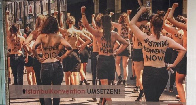 Almanya’nın 40 farklı noktasına İstanbul Sözleşmesi’nin uygulanması için dev afişler astı.