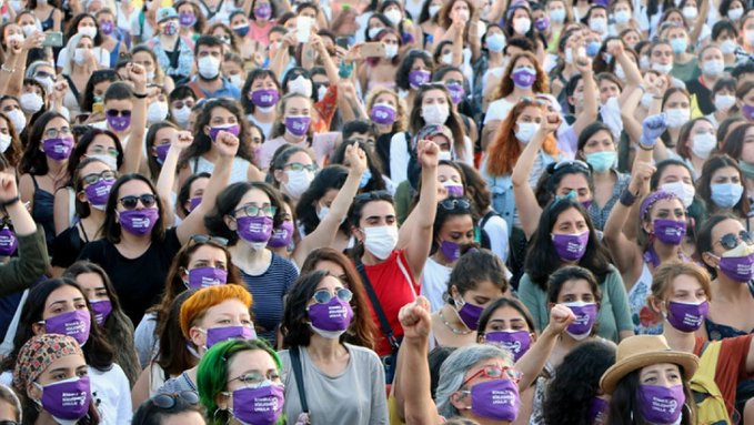 Kadın Savunma Ağı, “hayat bizim, karar bizim” diyerek, 1 Temmuz’da kadınları sokaklarda, evlerde, işyerlerinde hayatı durdurmaya çağırdı.