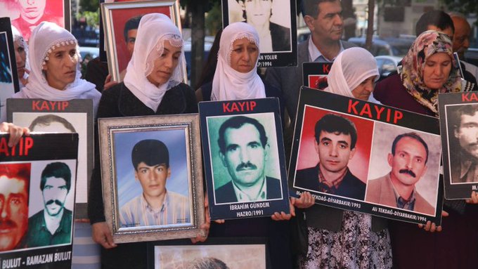 İnsan Hakları Derneği (İHD) Diyarbakır Şubesi ve kayıp yakınlarının “Kayıplar bulunsun, failler yargılansın” sloganıyla her hafta sürdürdükleri eylemin 642.’sini düzenledi.