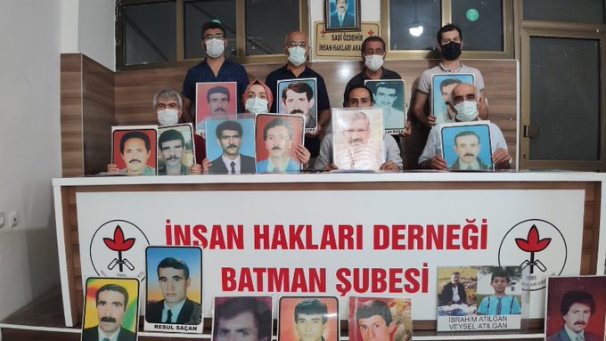 Batman’da, pandemi nedeniyle eylemlerine ara veren kayıp yakınları, 480. hafta eylemlerinde “Kayıplarımızı bulun, failleri yargılayın” diye seslendi.