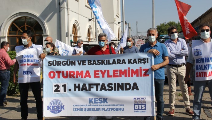 BTS, baskı ve sürgünlere karşı başlattığı oturma eyleminin 21’inci haftasında bira arayan gelen emekçiler, “Gerici kuşatmayı kırmaya kararlıyız” mesajı verdi.