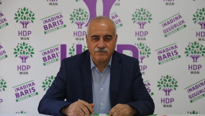 Van Büyükşehir Belediyesi Eşbaşkanı Mustafa Avcı, sabah saatlerinde evi basılarak gözaltına alındı. Avcı’nın, açılan soruşturma kapsamında Kocaeli’ne götürülmesi bekleniyor.
