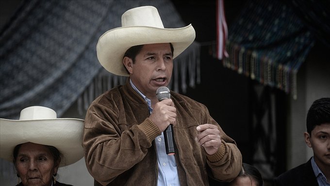 Peru’da 6 Haziran’da yapılan devlet başkanlığı seçiminde, sol partinin adayı Pedro Castillo’nun, yüzde 0,4’lük bir farkla rakibinin önüne geçtiği bildirildi.