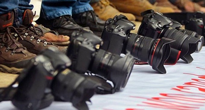 Mayıs ayı boyunca, 1 gazetecinin evi basıldı, 1 gazeteci gözaltına alındı, 7 haber ve 11 internet sitesine erişim engeli getirildi.