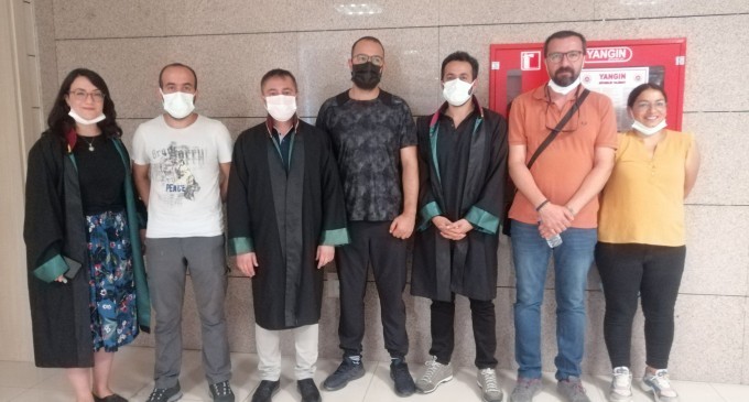 Van’da köylülerin helikopterden atılmasını haberleştiren 5 gazeteci hakkında açılan davanın 2’nci duruşması eksik hususların giderilmesi gerekçesiyle 21 Ekim’e ertelendi.