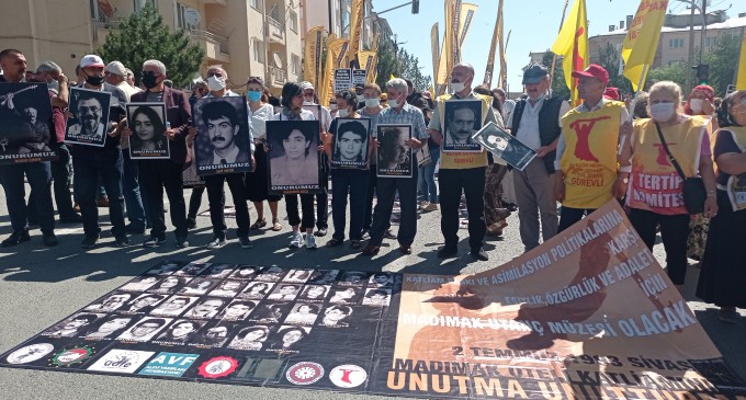 Katliamı’nın 28’inci yılında Madımak Oteli’ne yürüyüş