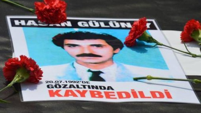 Cumartesi Anneleri 852. hafta eyleminde, devletin “Size adalet yok” mesajı verdiğinin altını çizdi. Kayıp yakınları, mücadeleden vazgeçmeyeceklerini belirtti.