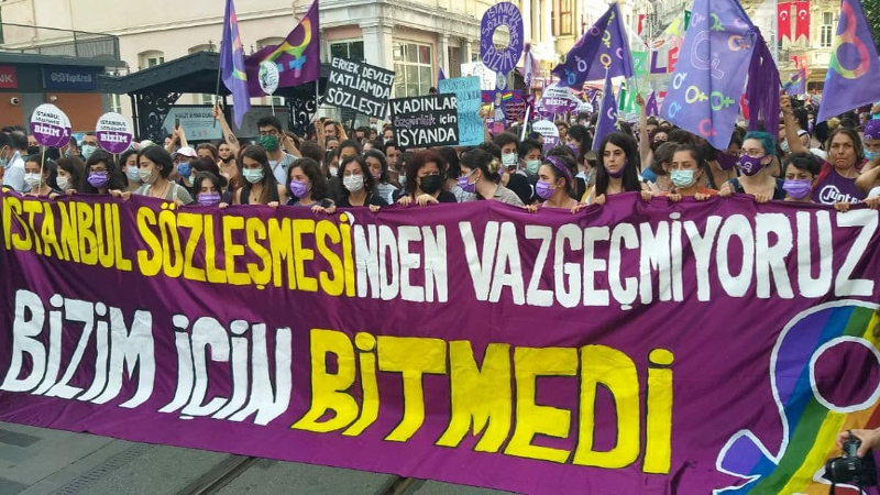 İstanbul Sözleşmesi’nden imzanın çekilmesi kararına karşı kadınlar ve LGBTİ+’lar bugün 81 ilde isyanda.