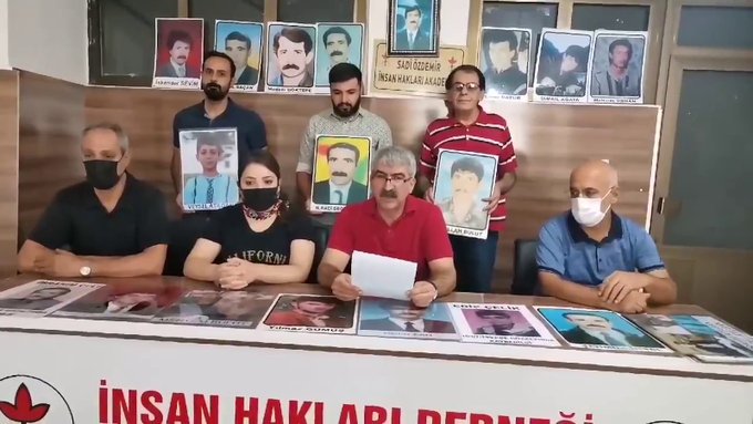 Batman’da kayıp yakınları ve İHD yaptığı eylemde 17 Ağustos 1995’te Mardin’in Kızıltepe ilçesinde gözaltına alındıktan kendisinden haber alınamayan Abdürrahim Demir’in akıbetini sordu.