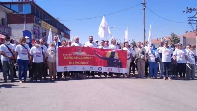 Aleviler, Hacı Bektaş Veli Dergahına üç koldan yalın ayak, başı açık yürüyüş dzenledi.