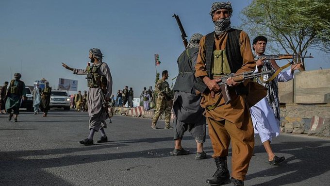 Hafta sonu stratejik öneme sahip Kunduz ile Sar-i Pul ve Talukan vilayet merkezlerini ele geçiren Taliban son olarak Aybak kentine girdi.