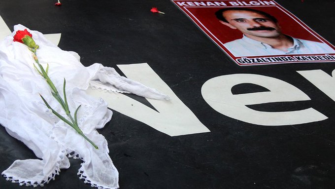 Cumartesi Anneleri 858 Hafta eylemlerinde, 12 Eylül 1994’te gözaltında kaybedilen Kenan Bilgin dosyası kamuoyuyla paylaşıldı.