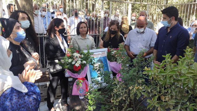 28 yıl önce Batman’da katledilen DEP Mardin Milletvekili Mehmet Sincar’ın mezarı başında yapılan anmada, mücadelesinin sürdürüleceği vurgulandı.