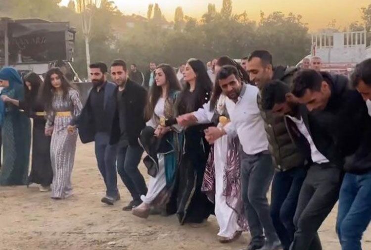Polis Ankara’da ‘yöresel elbise’ gerekçesiyle Kürtlerin düğününü bastı