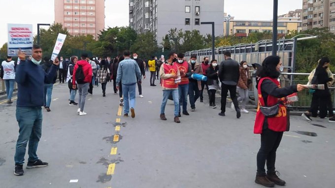 Esenyurt caddelerinde 24 Ekim’da yapılacak İşçi Emekçi Mitingi’ne çağrı bildirileri dağıtıldı.