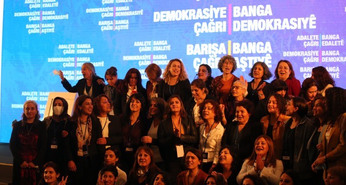 Diyarbakır’daki sendika ve odalar, emek ve demokrasi güçlerine “Elinizi taşın altına koyun” çağrısı yaptı.