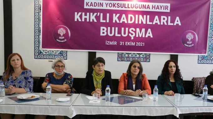 HDP Kadın Meclisi, İzmir’de KHK ile işten atılan kadınlarla buluştu.
