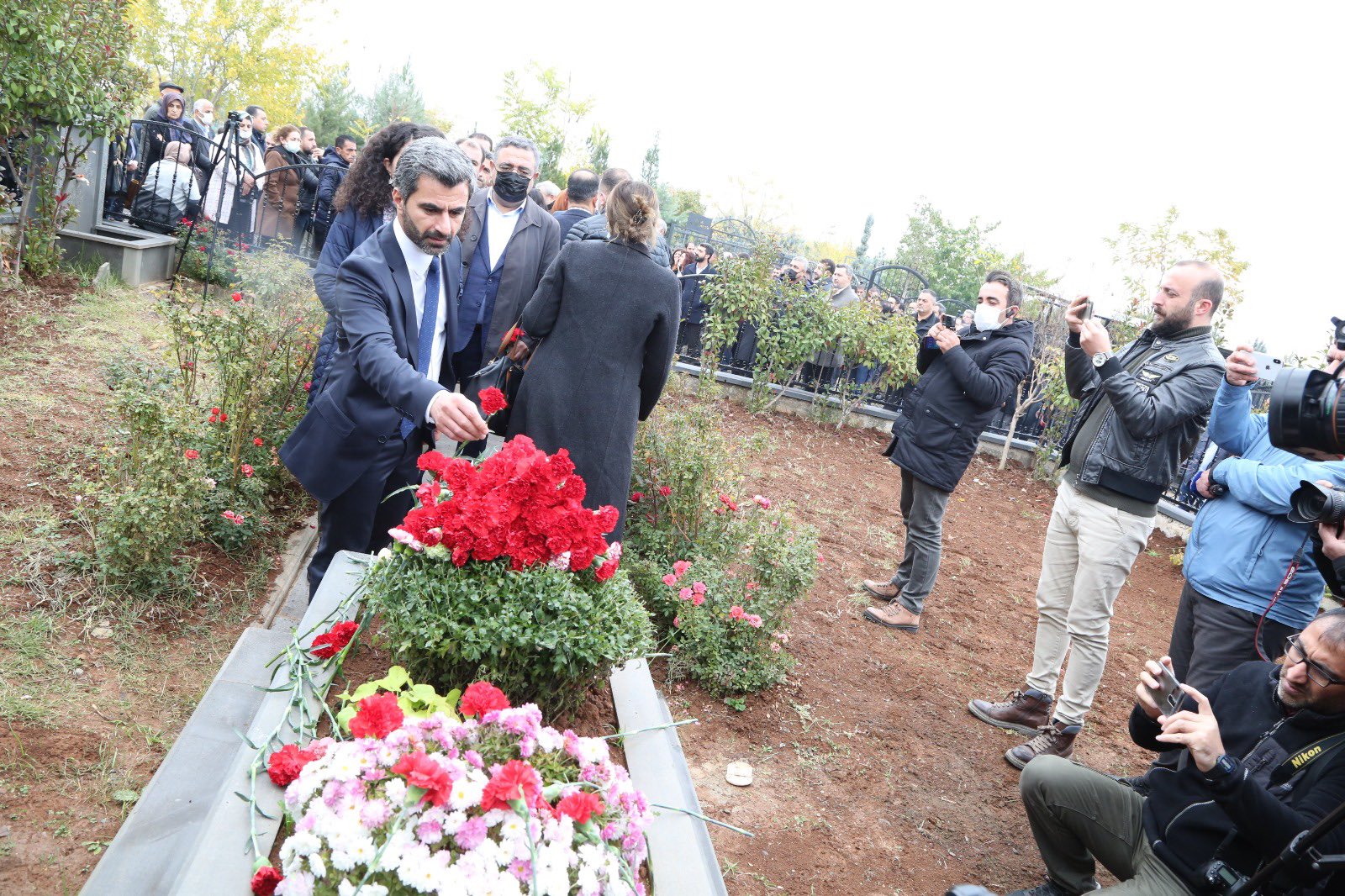 Av.Tahir Elçi Kabri Başında Anıldı