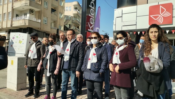 İHD Adıyaman Şubesi, eylemleri 872’nci haftasına giren Cumartesi Anneleri’ne destek açıklaması gerçekleştirdi.