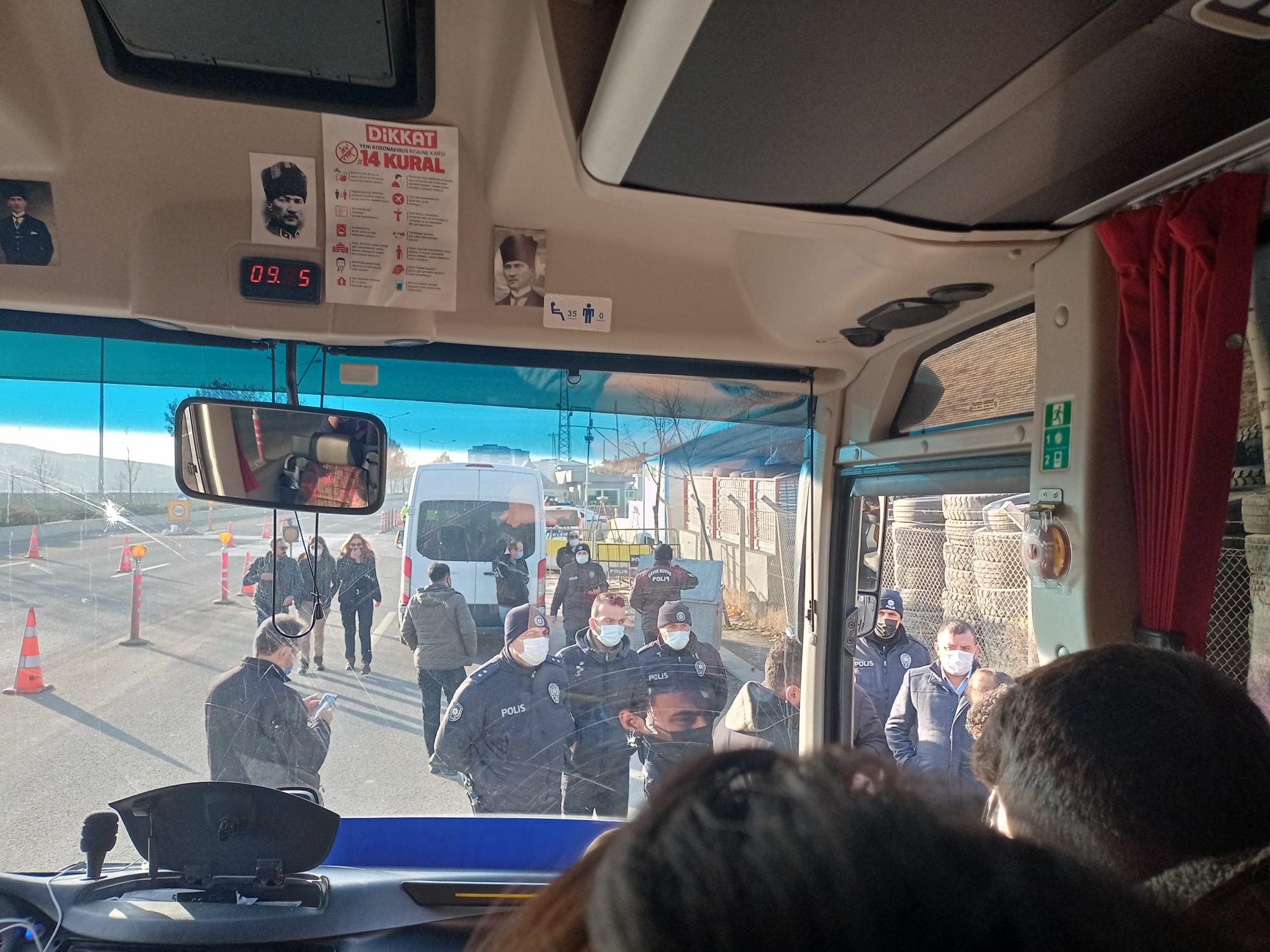 ‘Barınamıyoruz’ eylemi için Ankara’ya gelen on larca öğrenci gözaltına alındı