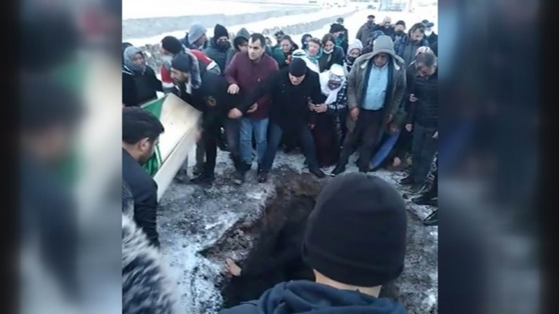 Veda Erkmen,  son yolculuğuna polis ablukasında defnedildi.