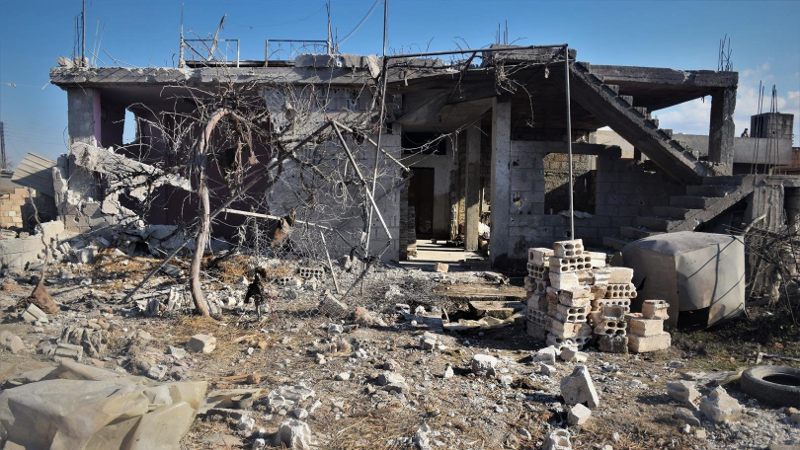 İşgalciler Zirgan’a bağlı Dada Ebdal köyüne yoğun bombardıman gerçekleştiriyor.