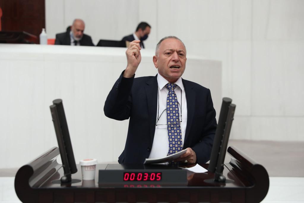 Hasan Özgüneş Şırnak ilin de baskılar, gözaltılar ve tutuklamalar üzerine bir basın toplantısı düzenledi.