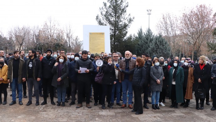 Gülistan Atasoy, “Devlet Bahçeli ismini bir apartman dairesine verilmesine bile halk karşı çıkacaktır” dedi.