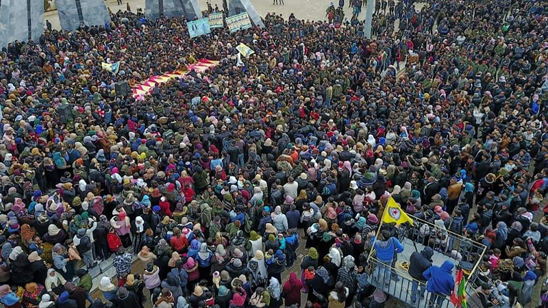Hesekê’de IŞİD’e karşı mücadelede ölümsüzleşen 12 savaşçıyı son yolculuklarına uğurladı.