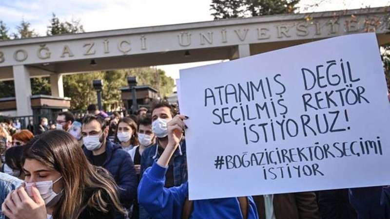 Kayyum Fen Edebiyat Fakültesi Dekanı Özlem Berk Albachten’ın yerine kendini atadı.