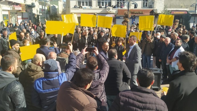 Binlerce kişi Mardin ve Diyarbakır’da sokağa çıktı, elektrik zamlarını protesto etti.