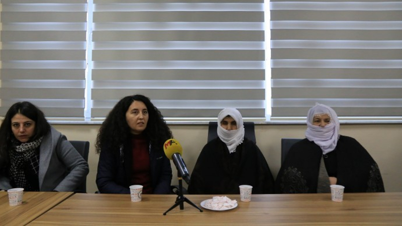 Günay, tutsaklara yönelik işkence politikalarının derhal son bulmasını istedi.