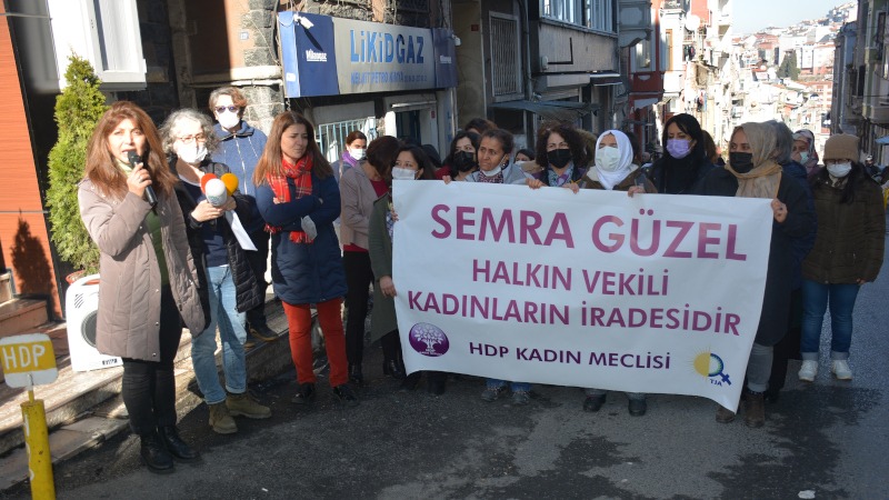 HDP Kadın Meclisi birçok kentte Semra Güzel’in dokunulmazlığının kaldırılmasına ilişkin basın açıklaması yaptı.