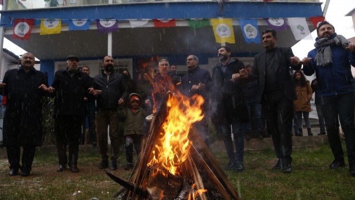Yılın İlk Newroz Ateşi Amede Yakıldı