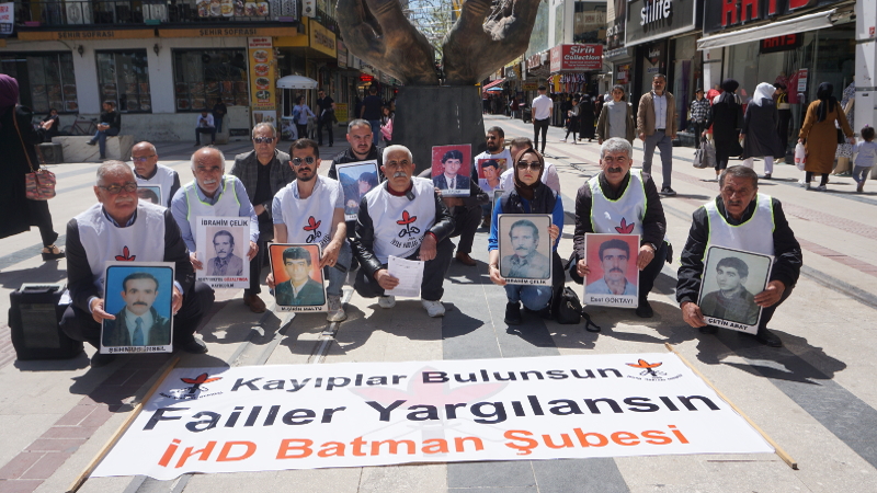 Batman, İzmir ve Diyarbakır’da gözaltında kaybedilenlerin akıbetleri soruldu, bir kez daha faillerin yargılanması istendi.