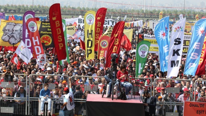 Halkların baharı Newroz’dan, işçilerin baharı 1 Mayıs’a” diyerek, mitinge katılım çağrısında bulundu.