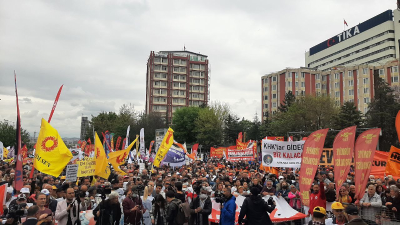 1 Mayıs’ı kutladı. Alanda “Birlikte kazanacağız” mesajı verildi