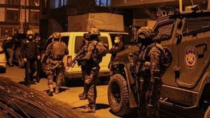 HDP’li eşbaşkanların da olduğu en az 40 kişi kişi gözaltına alındı.