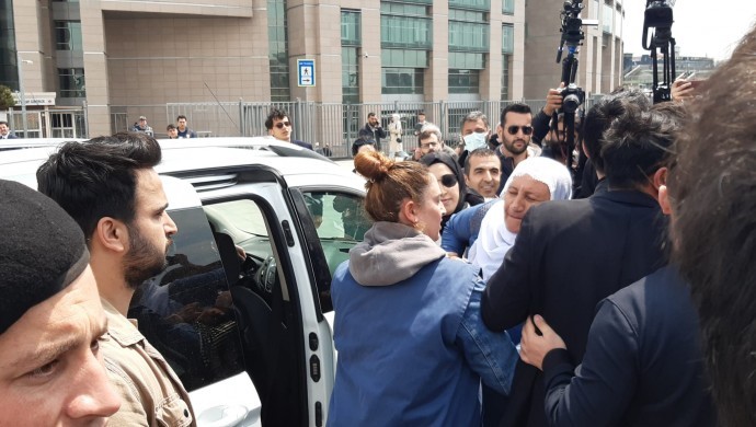 Gözaltına alınan anneler, Kağıthane Devlet Hastanesi’ne götürüldü.