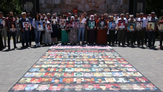701’inci haftasında Koşuyolu Parkı’nda bulunan Yaşam Hakkı Anıtı önünde devam etti.