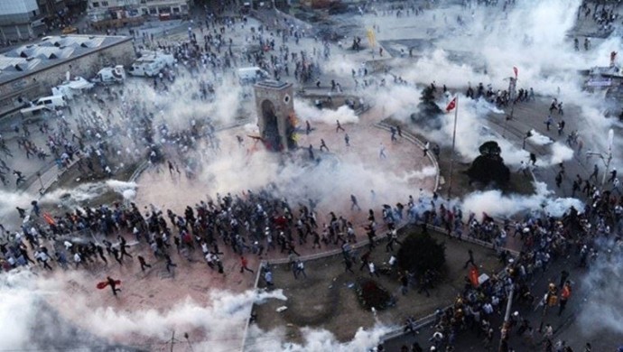 Gezi davasında verilen cezaya tepki gösteren 888 yurttaş, “Kendimizi savcılığa ihbar ediyoruz”  dedi.
