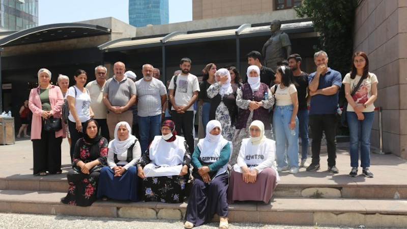 Tutsak yakınları Tutsakların sesi olmak zorundayız
