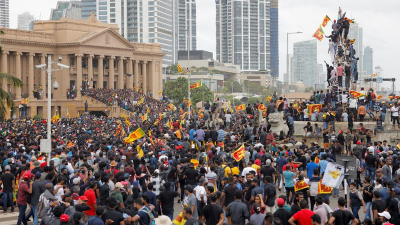 Sri Lanka Başbakanı  Ranil Wickremesinghe istifa ettiğini duyurdu.